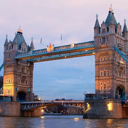 Accommodation Plus Londra Esterno foto