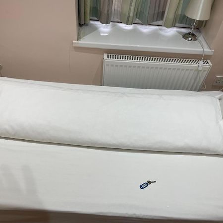 Accommodation Plus Londra Esterno foto