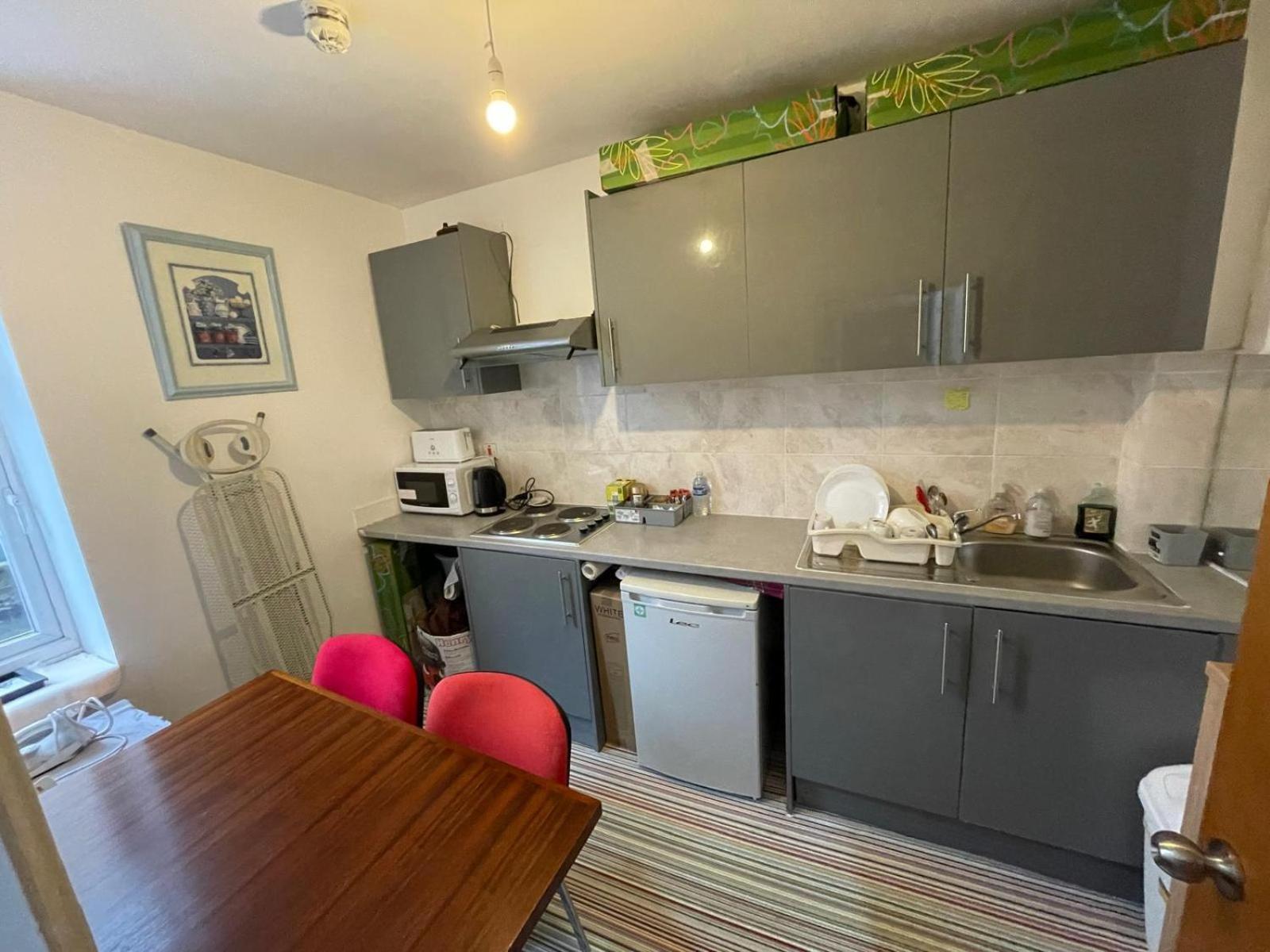 Accommodation Plus Londra Esterno foto