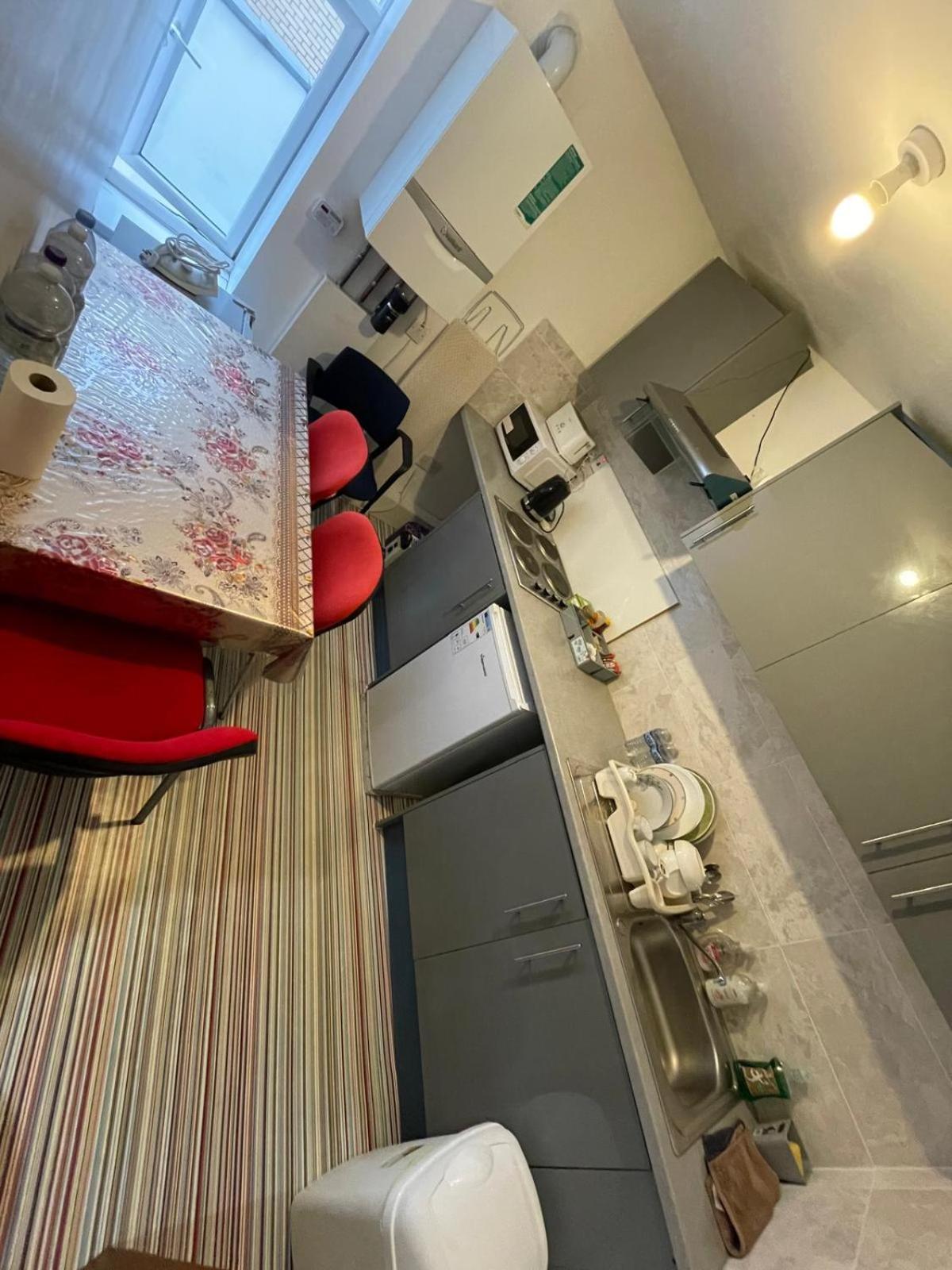 Accommodation Plus Londra Esterno foto